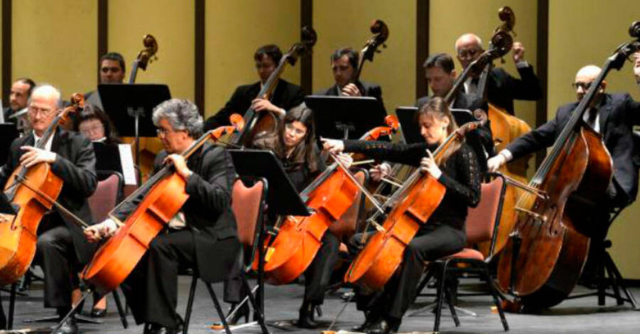 banda sinfonica en el teatro solis