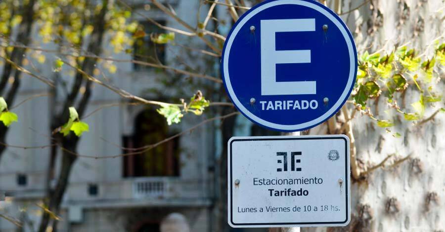 hoy viernes 13 de agosto habrá estacionamiento gratuito en el centro de Montevideo