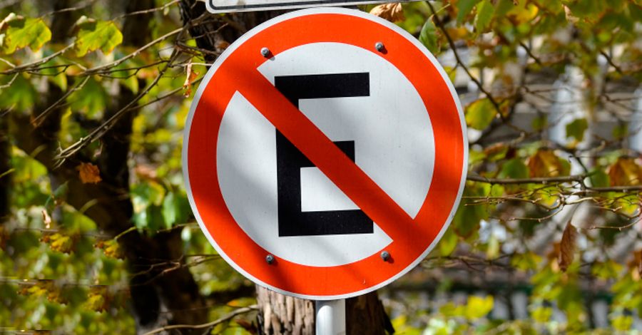 Prohibido estacionar sobre Fortet