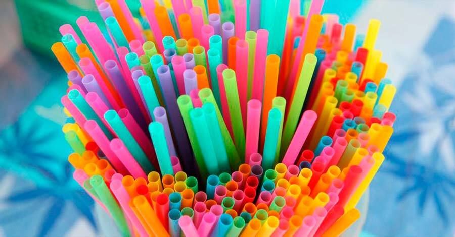 El Ministerio de Ambiente sacó una resolución sobre terminar con la fabricación de sorbitos