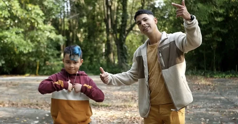 Krono Finelli y Chelo SS cantando