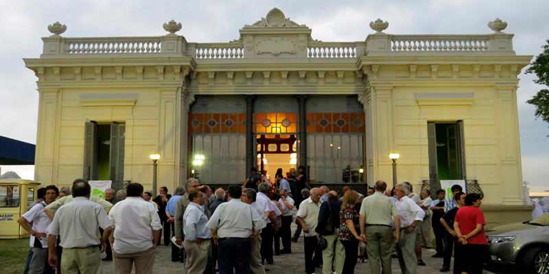 imagen de el centro civico metropolitano enrique erro