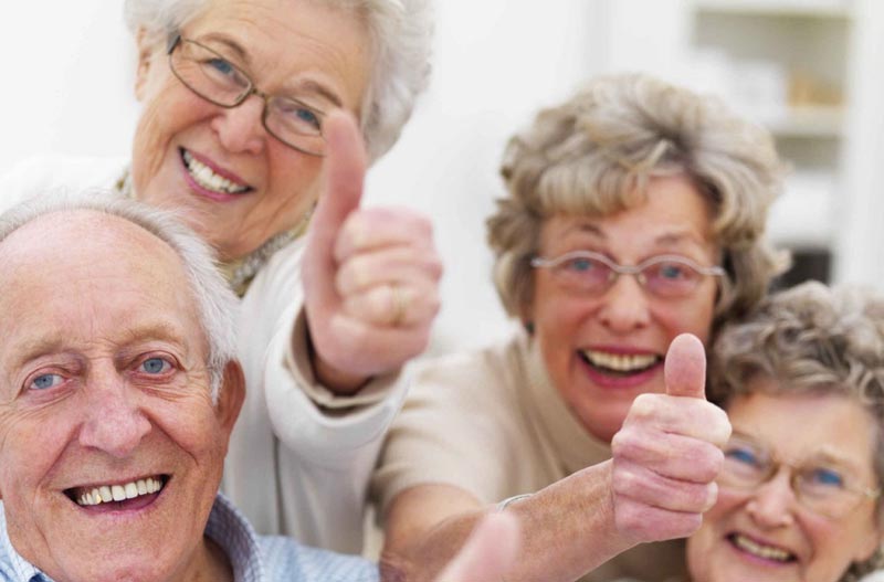 imagendeadultosmayoressonriendo