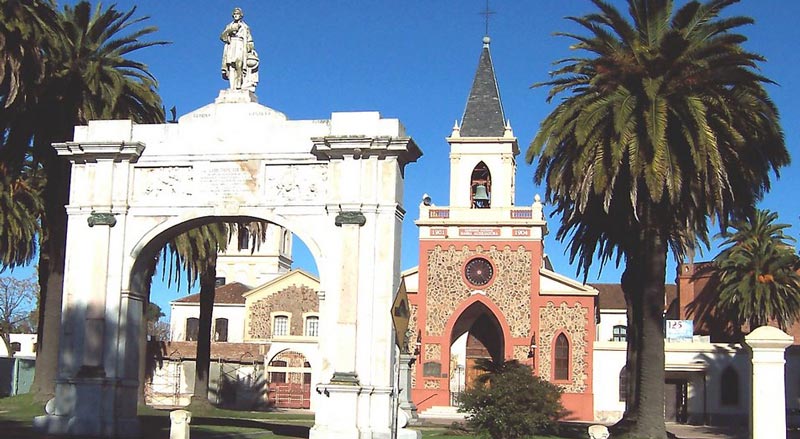 imagen de la entrada del colegio pio
