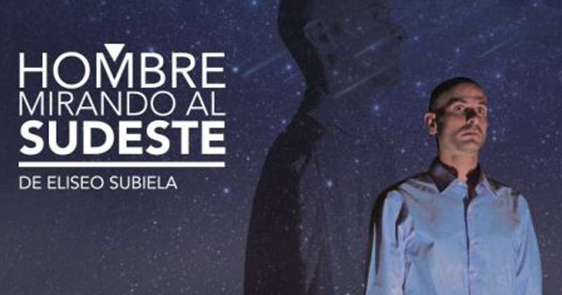 hombre mirando al sudeste