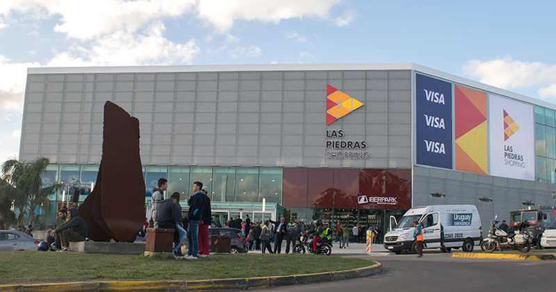 Las Piedras Shopping 01 Stew Chozi